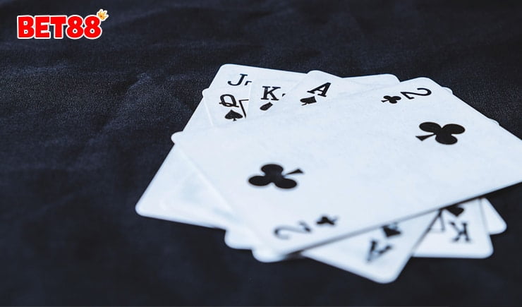 Hướng dẫn chi tiết về cách đánh bài Sâm lốc trực tuyến